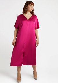 Fuchsia satin dress with a V-neck and short sleeves, featuring a center slit. Designed with a loose fit for comfort and flow.