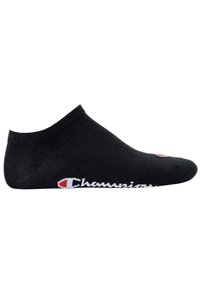 Schwarze, niedrige Socken aus weichem Stoff, mit weißem und rotem "Champion"-Logo-Text an der Seite, nahtlosem Zehenbereich und geripptem Bündchen.