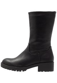 Bota de cuero negro hasta la rodilla con una textura suave, punta redondeada y suela de goma gruesa. Presenta un diseño simple y sin costuras, sin adornos.