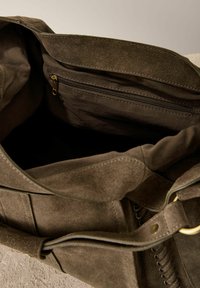 Next WHIPSTITCH - Taška s příčným popruhem - taupe