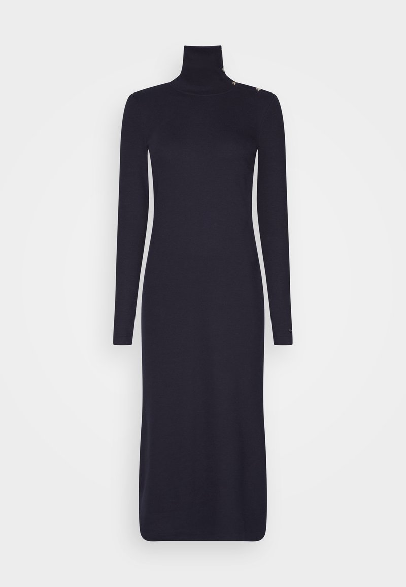 Robe midi à manches longues bleu marine avec col montant haut et boutons décoratifs sur l'épaule, sur fond blanc.