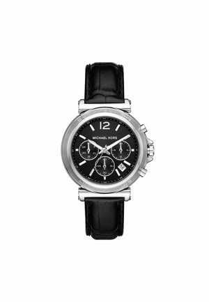 Montre chronographe avec un boîtier rond en acier argenté, un cadran noir, des index argentés et un bracelet en cuir noir. Les fonctionnalités incluent un affichage de la date et des poussoirs.