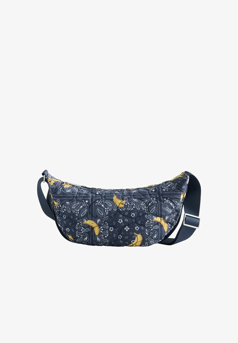 Sac bandoulière matelassé bleu marine avec sangle réglable, présentant des motifs cachemire blancs et des motifs de bananes jaunes.