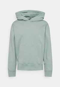 Světle zelená mikina s kapucí vyrobená z jemného materiálu, s přední kapsou a stahovací kapucí. Hladké manžety a lem. Minimální značení na hrudi.