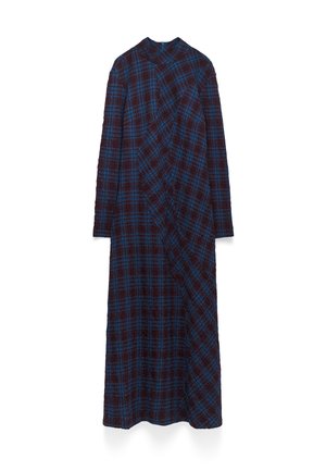 Langärmliges Karo-Kleid in dunklem Burgunderrot und Blau, mit Wickeldesign, hochgeschlossenem Kragen und aus einem strukturierten Stoff gefertigt.