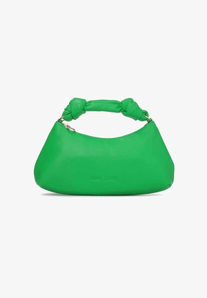 Felgroene leren handtas met een gewatteerde, geknoopte handgreep, een gebogen driehoekige vorm en een subtiele, in reliëf gemaakte merknaam aan de voorkant.