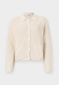 Krémový pletený cardigan s diamantovým vzorem, límečkovým výstřihem, zapínáním na knoflíky a dvěma předními kapsami. Texturovaná látka.
