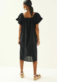 Next SQUARE NECK RUFFLE - Noční košile - black