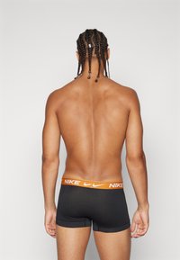 Nike Underwear TRUNK 3 PACK - Uske bokserice - black moon/dragon red/armory navy