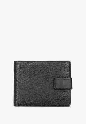 Czarny portfel z teksturowanej skóry z zapięciem na zatrzask, prostokątny kształt i subtelne wytłoczone logo marki w prawym dolnym rogu.