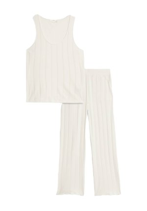 Top bianco senza maniche con texture a righe verticali abbinato a pantaloni larghi, dotati di vita elastica e gambe a zampa di elefante.