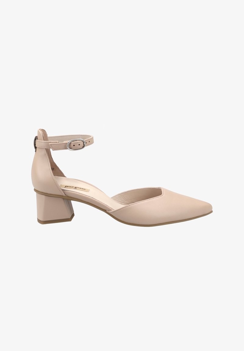 Escarpin en cuir beige à bout pointu avec un talon bloc de hauteur moyenne et une bride autour de la cheville. Texture lisse, côtés ouverts, détail subtil de boucle sur la bride.