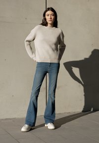 Tomorrow ALBERT FLARE - Calças de ganga bootcut - florence