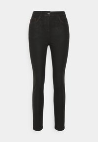 Vaqueros skinny negros de denim, con cierre de botón en la parte frontal, costura sutil en color naranja y diseño clásico de cinco bolsillos.