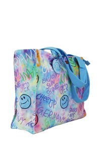 Sac tote coloré en toile avec un motif de tie-dye. Équipé de poignées bleues, d'icônes de visages souriants et de diverses phrases colorées.
