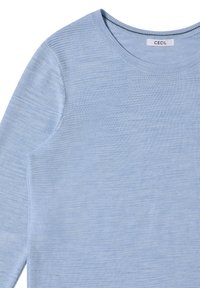 Hellblaues Langarmpullover aus einem strukturierten Strickstoff. Verfügt über einen runden Ausschnitt und gerippte Kanten. Das Etikett trägt die Aufschrift "CECiL."