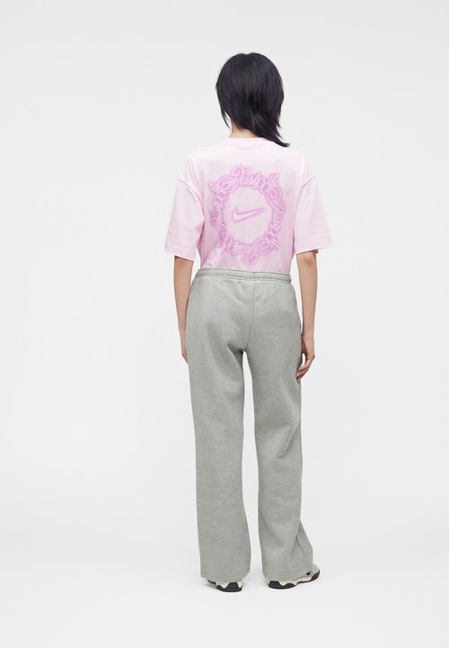 Nike Pantalón de mujer W Studio Fleece Gris — foto 4