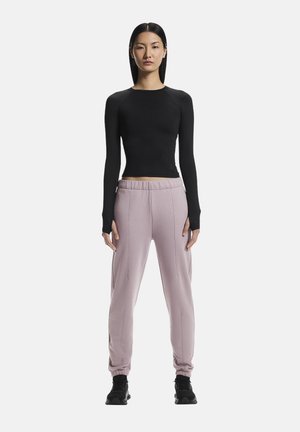 - Spodnie treningowe