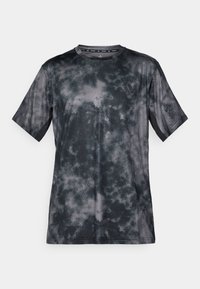 Kortærmet t-shirt i mørkegrå med et sky-lignende mønster, lavet af et glat, let stof. Har rund hals og logo detalje.