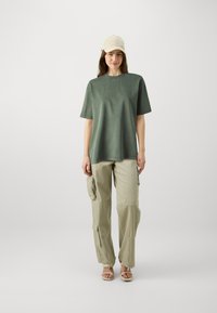 Samsøe Samsøe EIRA - Print T-shirt - forest night