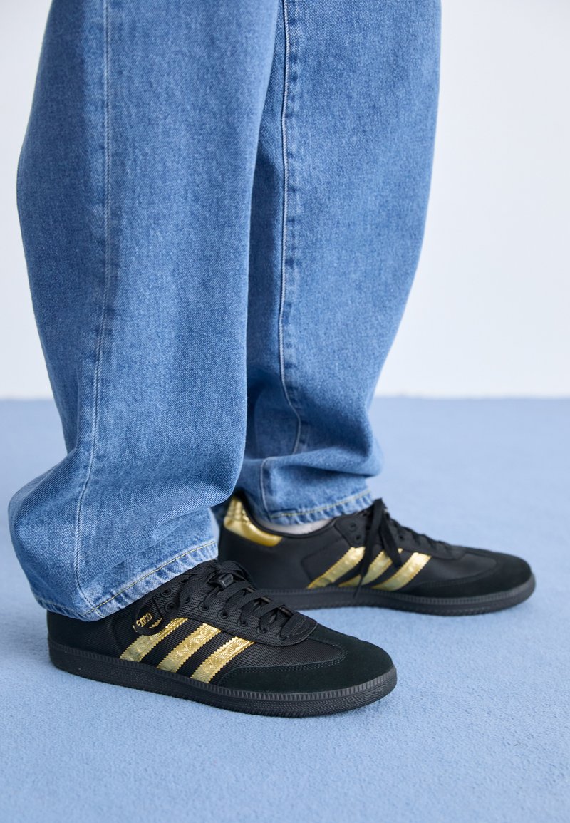 adidas Originals SAMBA UNISEX - Zapatillas - core black/gold met/negro -  Zalando.es
