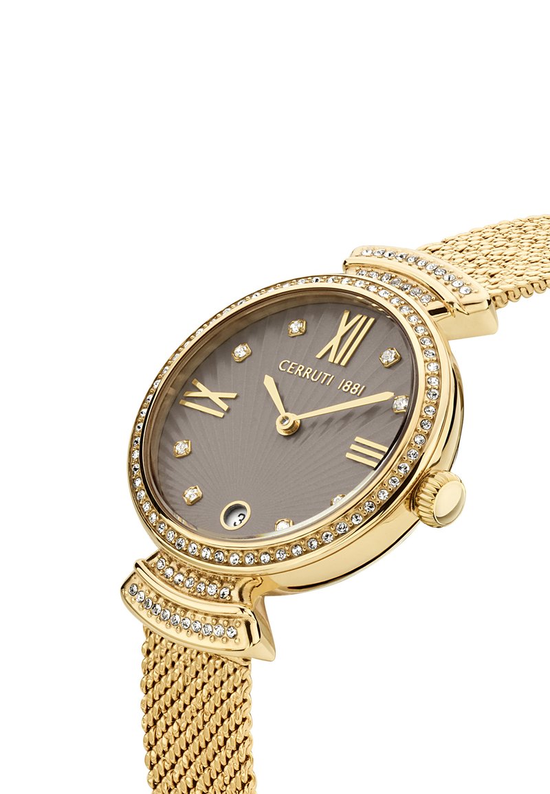 Orologio in tonalità oro con quadrante grigio, numeri romani e dettagli in cristallo. Presenta un bracciale a rete e una cassa rotonda con un bezel incastonato di gemme.