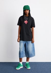 Santa Cruz WOOTEN BIONIC OVERSIZED - Marškinėliai su spaudiniu - black