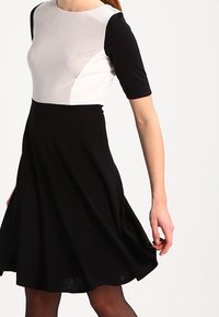 Wallis Jerseykleid - white