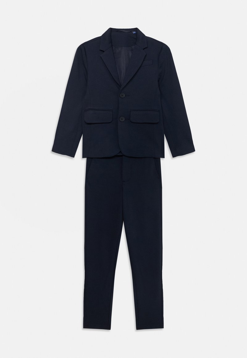 Ensemble de costume bleu marine comprenant une veste à un bouton avec des revers crantés et deux poches avant, associée à un pantalon slim-fit.