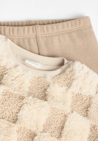 Next SET REGULAR FIT - Träningsset - neutral check