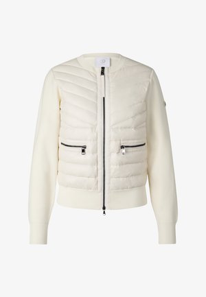 Gebroken-witte doorgestikte jas met ritssluiting, geribbelde mouwen, kraag en zoom, voorzien van twee voorzakken met rits en een klein logo op de linker mouw.