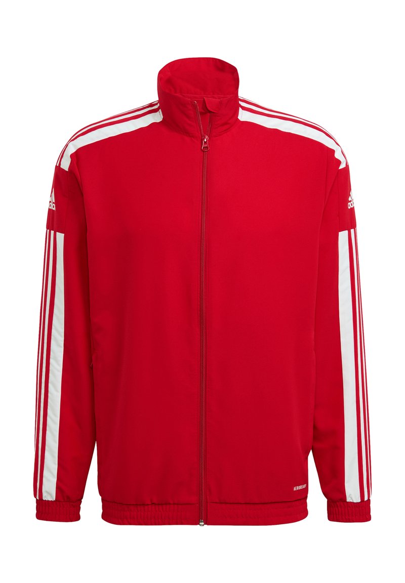 Chaqueta atlética roja con cuello alto, cremallera frontal, puños y dobladillo acanalados, con franjas blancas en las mangas y un logotipo en el hombro.