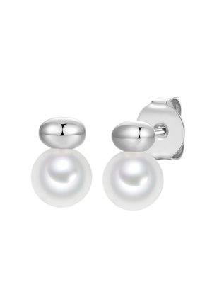 Zilveren oorknopjes met gladde ovale bovenkant en ronde witte parels die eronder hangen, afgebeeld tegen een witte achtergrond.