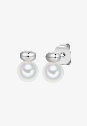 Boucles d'oreilles clous en argent avec des dessus ovales lisses et des perles blanches rondes suspendues en dessous, sur fond blanc.