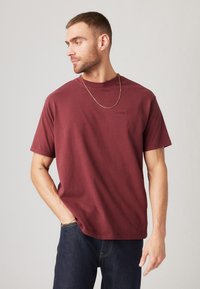 Levi's® RED TAB™ VINTAGE TEE - Paprasti marškinėliai - chocolate truffle