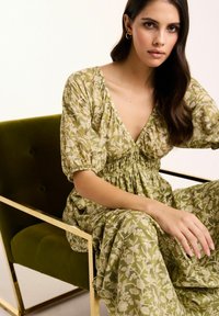 Next SHIRRED - REGULAR FIT - Rochie maxi - green