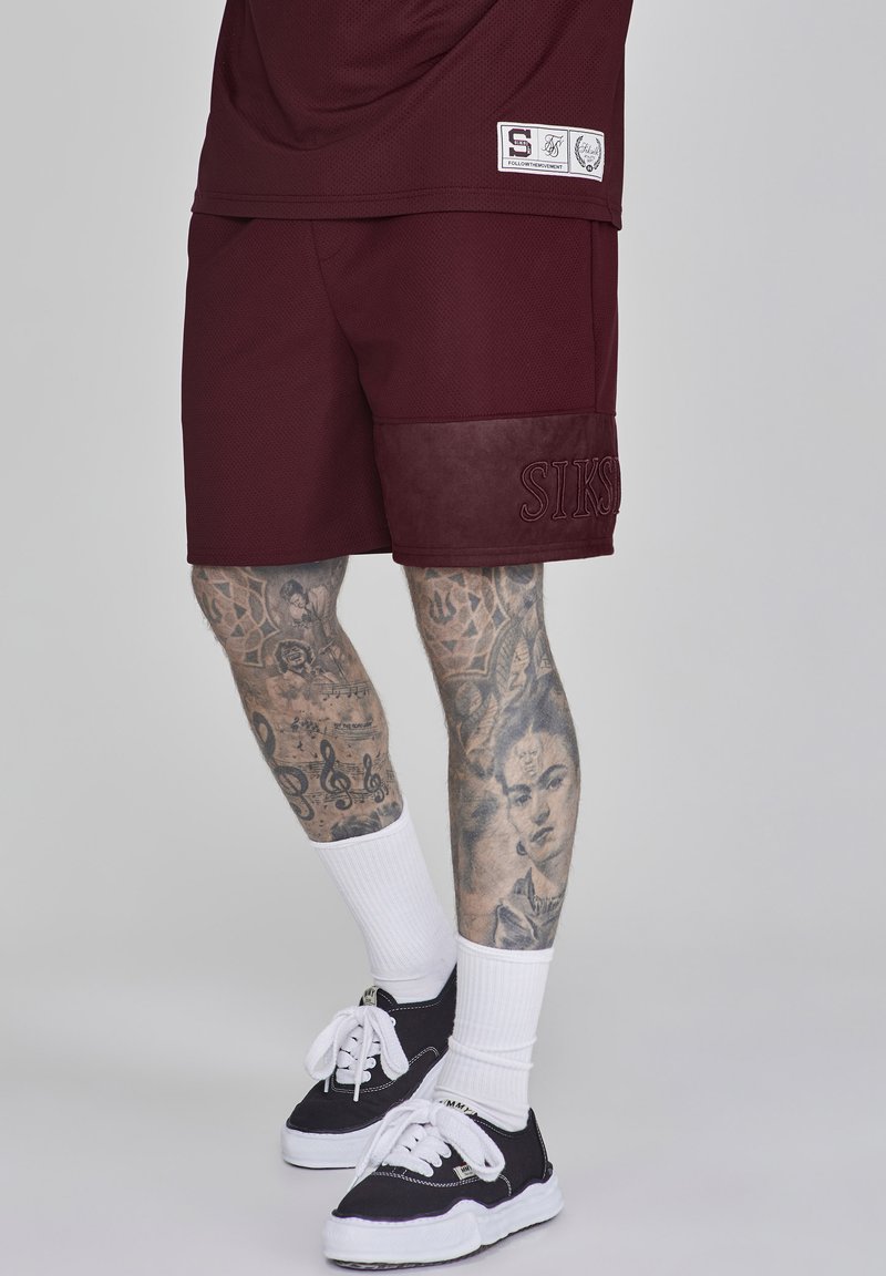 SIKSILK - DYNAMIC - Shorts - burgundy, Ingrandire