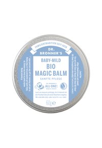 Sølvfarget tinnbeholder med skrulokk. Blå etikett med hvit tekst som sier "Baby-Mild Bio Magic Balm," med sirkulære logoer og produktdetaljer.