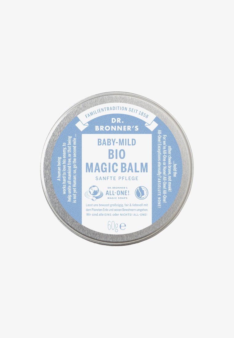 Sølvfarget tinnbeholder med skrulokk. Blå etikett med hvit tekst som sier "Baby-Mild Bio Magic Balm," med sirkulære logoer og produktdetaljer.