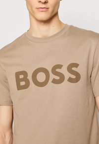 BOSS THINKING - Camiseta estampada - open brown