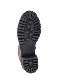 Zwarte rubberen zool met een diep looppatroon en gripnoppen; bevestigd aan een bruine leren bovenkant met een gladde afwerking en stikseldetails.