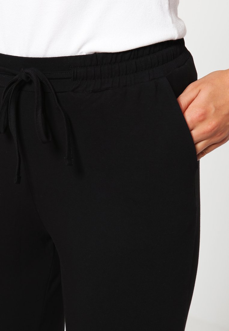 Kaffe LINDA Joggebukse black deepsvart Zalando.no Kaffe KASIGGI LINDA PANTS Joggebukse black deep Zalando.no