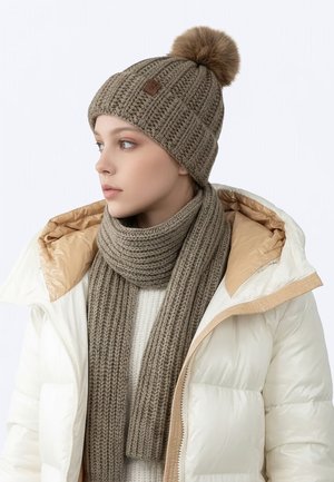 SCJ, SET, taupe