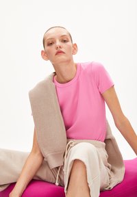 ARMEDANGELS KARDAA - T-Shirt basic - raspberry pink