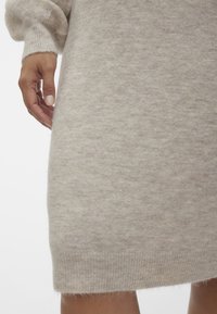 Vero Moda Curve Vestido de punto - birch