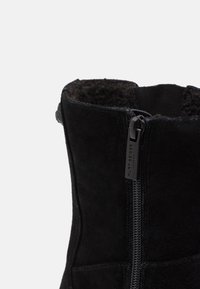 Kurt Geiger London Botines camperos - black