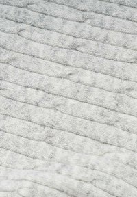 Nevybráno, grigio