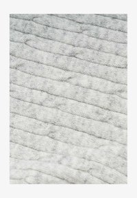 Nevybráno, grigio