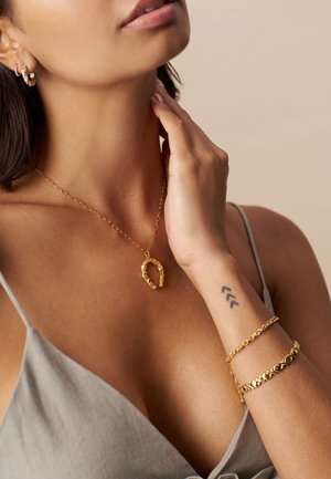 Orelia PEARL & CRYSTAL WOVEN TWIST HOOP - Kõrvarõngad - gold-coloured