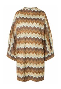 Lockere Kimono-Jacke mit weiten Ärmeln, versehen mit einem Zickzackmuster in Brauntönen, Beige und Hellblau.